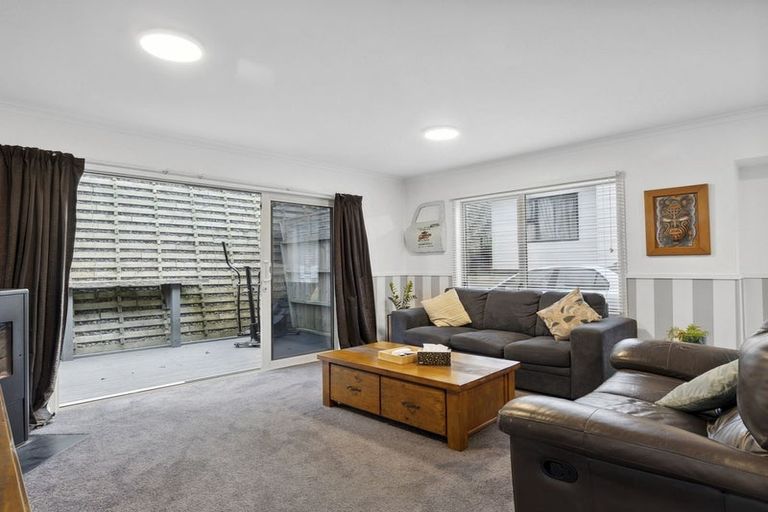 Photo of property in 338 Kaikorai Valley Road, Bradford, Dunedin, 9011