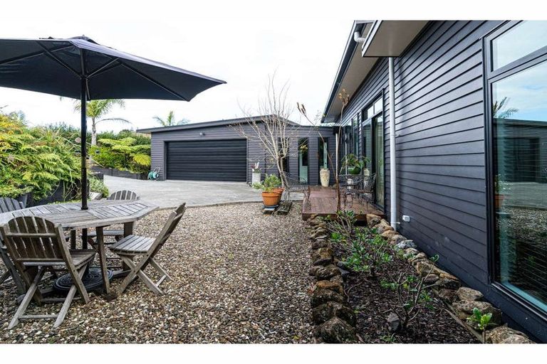 Photo of property in 21 Alderton Drive, Kerikeri, 0230