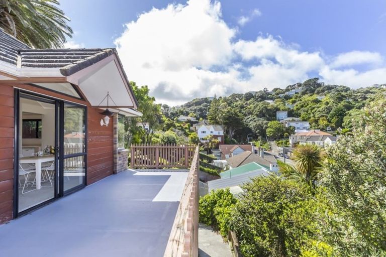 Photo of property in 48 Tio Tio Road, Miramar, Wellington, 6022