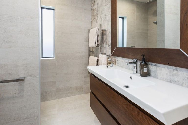 Photo of property in 5 Ophir Lane, Redcliffs, Christchurch, 8081