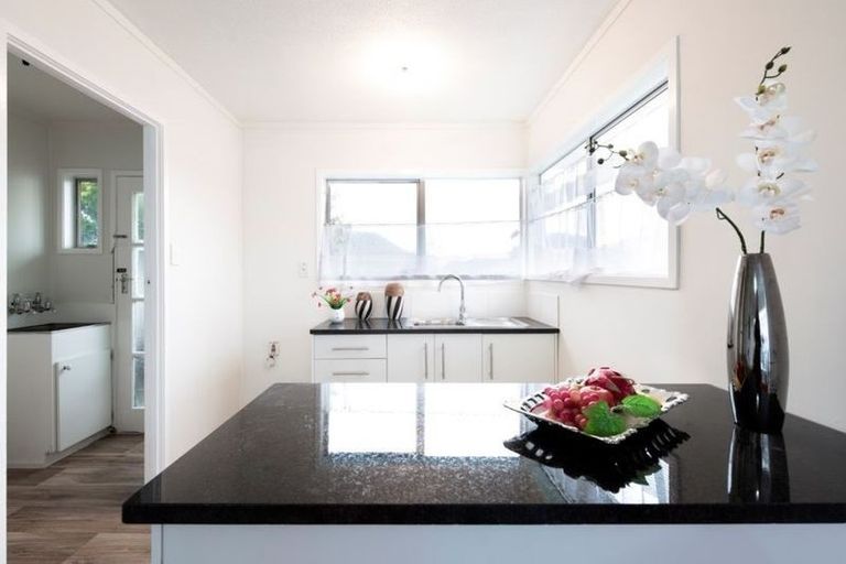 Photo of property in 2/15 Sharland Avenue, Manurewa, Auckland, 2102