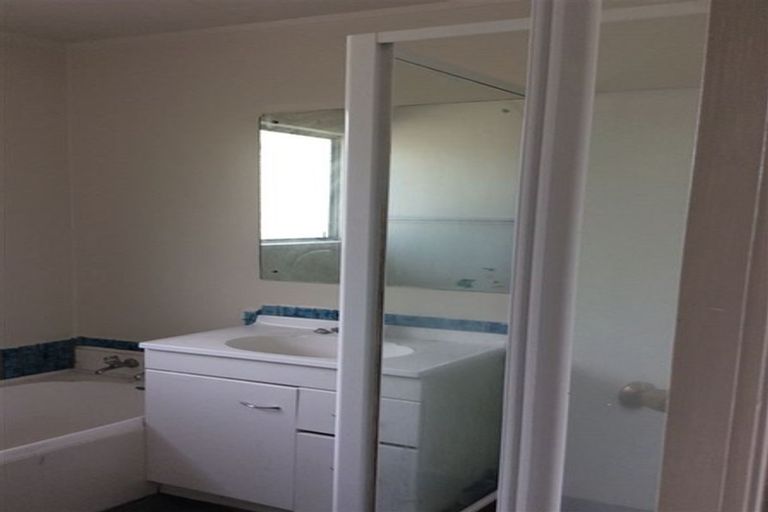 Photo of property in 18 Penfold Place, Henderson, Auckland, 0610