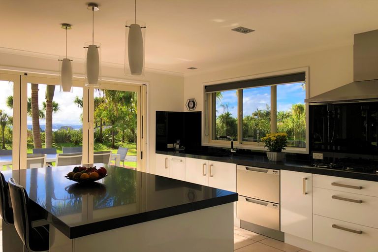 Photo of property in 16 Kotare Heights, Kerikeri, 0230