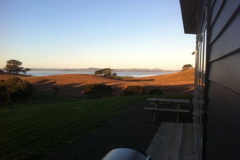 Photo of property in 3143 South Head Road, South Head, Helensville, 0874