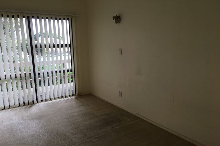 Photo of property in 86 Hattaway Avenue, Bucklands Beach, Auckland, 2012