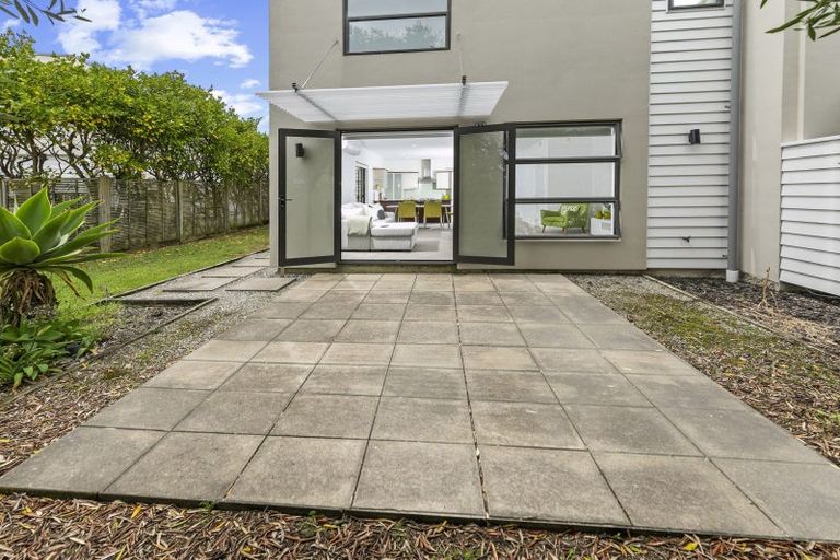 Photo of property in 4/40 Scarlet Oak Drive, Schnapper Rock, Auckland, 0632