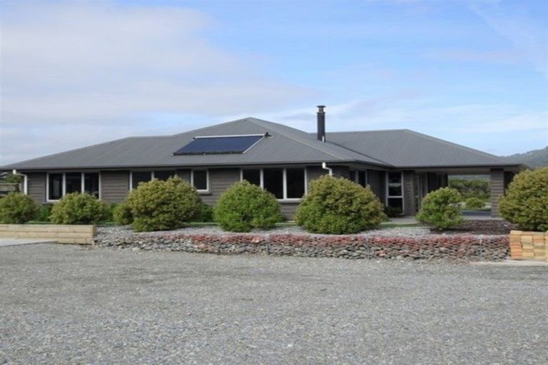 Photo of property in 9 Mcleod Street, Rapahoe, Greymouth, 7803