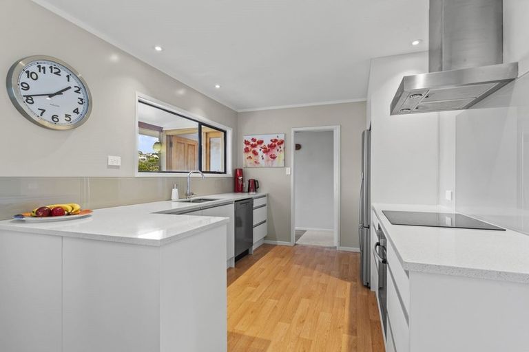 Photo of property in 3 Scarlock Avenue, Browns Bay, Auckland, 0630