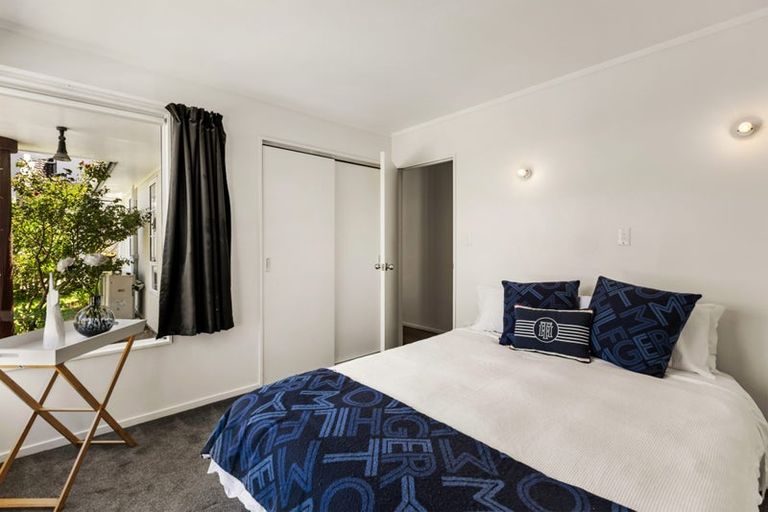 Photo of property in 6 Erskine Close, Island Bay, Wellington, 6023