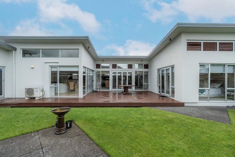 Photo of property in 92 Saint James Drive, Huntington, Hamilton, 3210