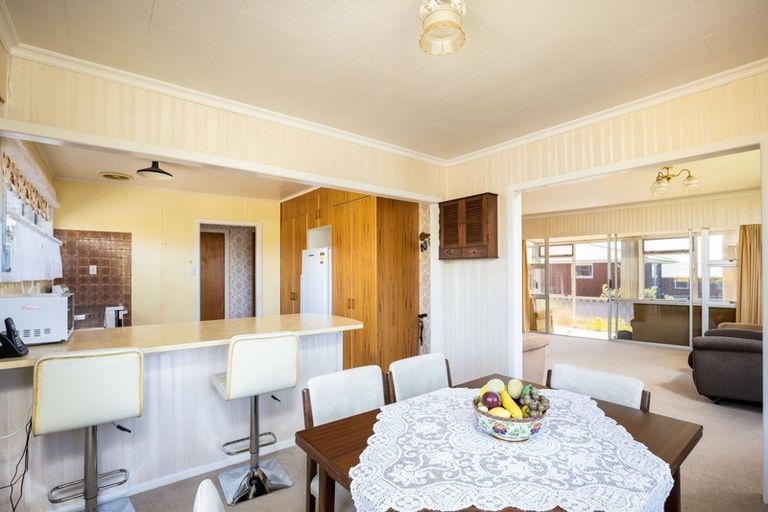 Photo of property in 40 Nevada Drive, Merrilands, New Plymouth, 4312