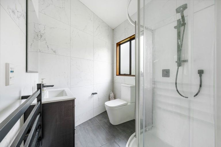 Photo of property in 78 Opanuku Road, Henderson Valley, Auckland, 0612