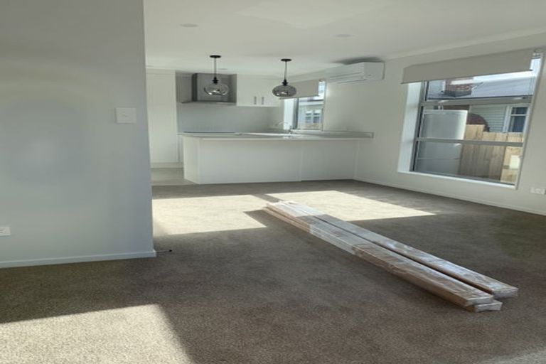 Photo of property in 28a Yeovil Road, Te Atatu Peninsula, Auckland, 0610
