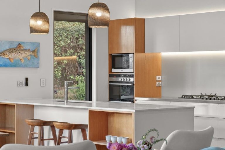 Photo of property in 1 Kirimoko Crescent, Wanaka, 9305