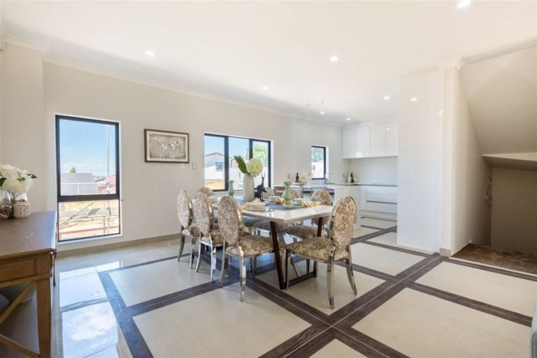 Photo of property in 4225b Great North Road, Glendene, Auckland, 0602