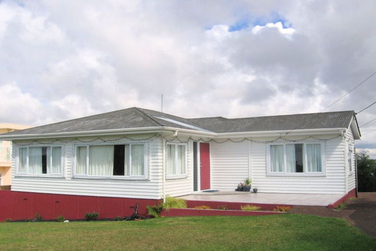 Photo of property in 1/732 East Coast Road, Pinehill, Auckland, 0632