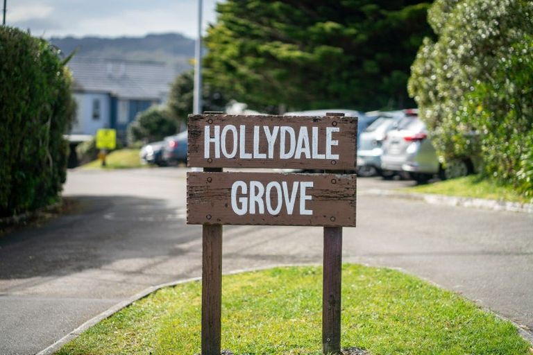 Photo of property in 11 Hollydale Grove, Churton Park, Wellington, 6037
