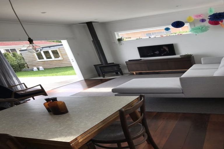 Photo of property in 28 Nikau Street, New Lynn, Auckland, 0600