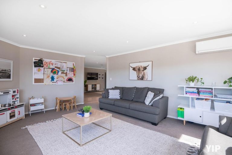 Photo of property in 21 Bickerton Rise, Churton Park, Wellington, 6037