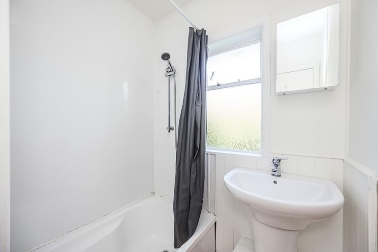 Photo of property in 12 Mersey Street, South Hill, Oamaru, 9400