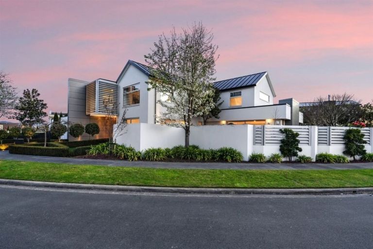 Photo of property in 31 Chateau Drive, Burnside, Christchurch, 8053