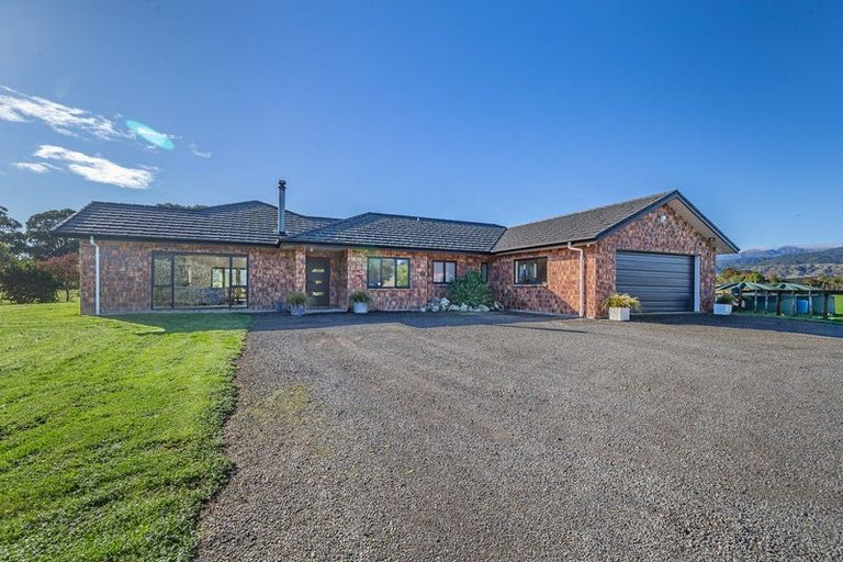 Photo of property in 195 Muhunoa Road East, Ohau, Levin, 5570