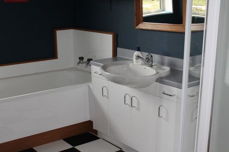 Photo of property in 73 Simon Road, Winton, 9781