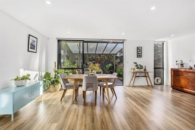 Photo of property in 42 Seafarer Crescent, Stanmore Bay, Whangaparaoa, 0932