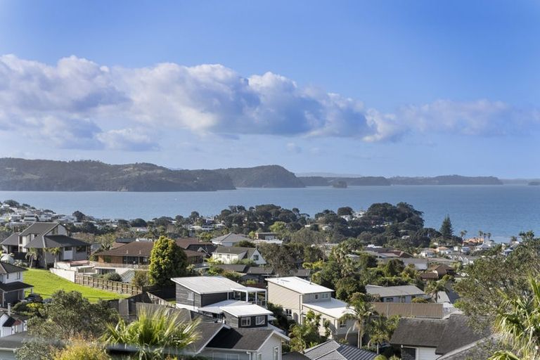 Photo of property in 201 Whangaparaoa Road, Red Beach, 0932