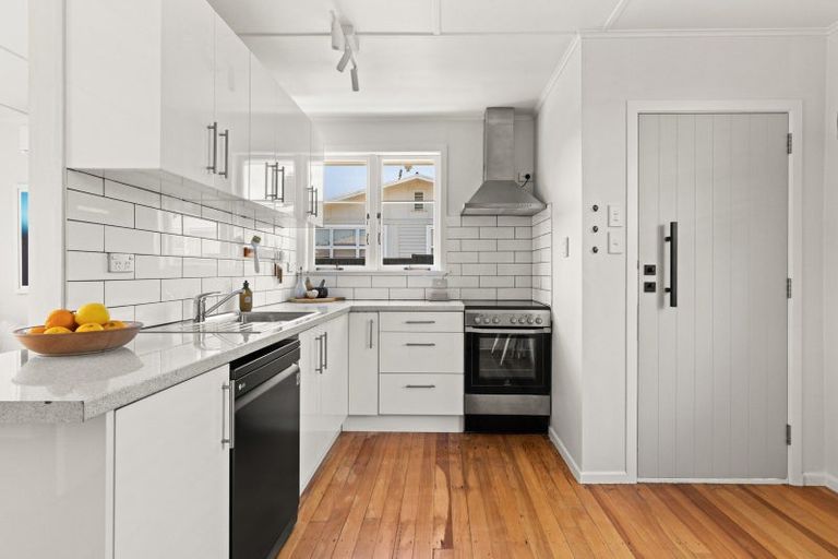 Photo of property in 12 Nimon Street, Havelock North, 4130