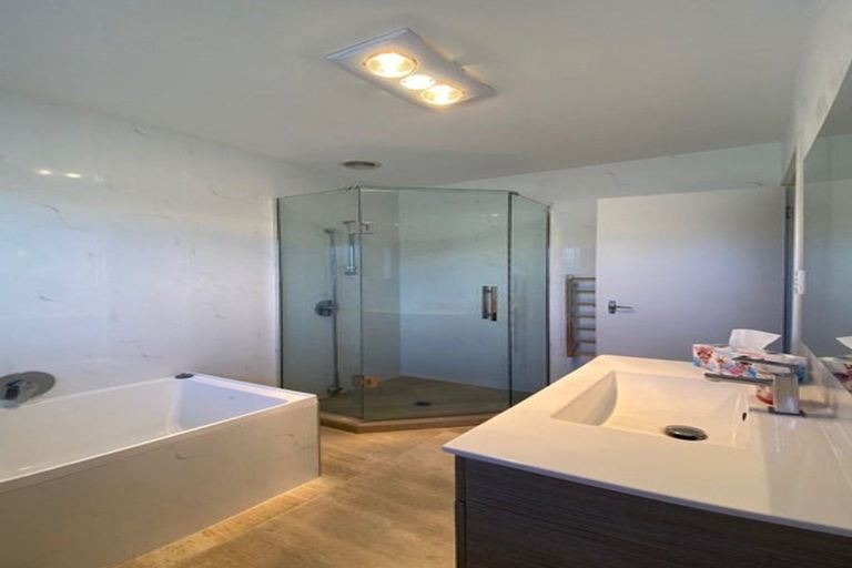 Photo of property in 2 Fortunes Road, Half Moon Bay, Auckland, 2012