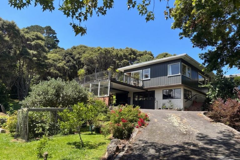 Photo of property in 274 Scenic Drive, Titirangi, Auckland, 0604