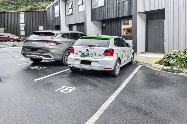 Photo of property in 18 Rua Kai Way, Brooklyn, Wellington, 6021