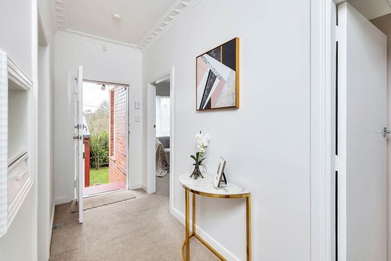 Photo of property in 7 Griffen Park Road, Mount Roskill, Auckland, 1041