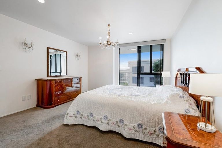 Photo of property in 1b/5 The Promenade, Takapuna, Auckland, 0622