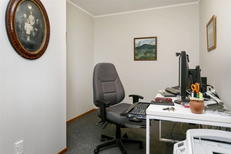 Photo of property in 19 Reeves Road, Acacia Bay, Taupo, 3330
