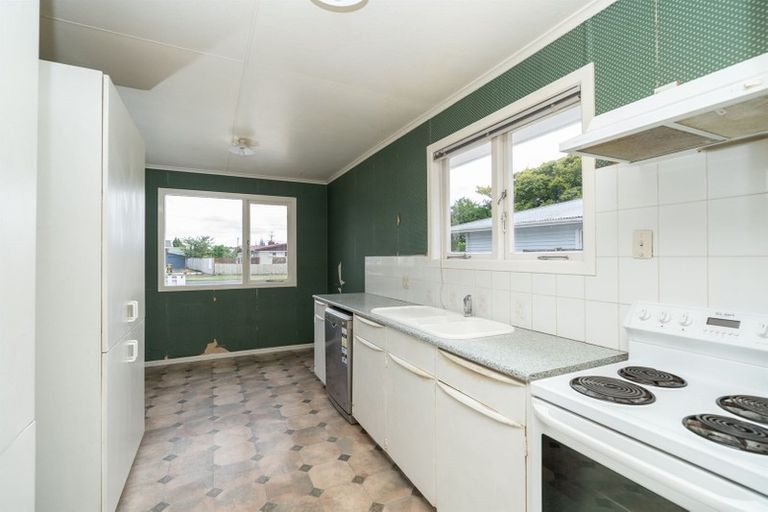 Photo of property in 77 Collins Road, Melville, Hamilton, 3206