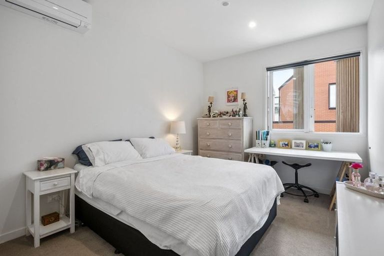 Photo of property in 92c Hinemoa Street, Birkenhead, Auckland, 0626