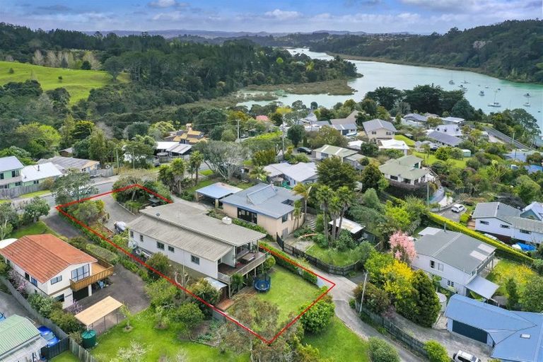 Photo of property in 22 Stillwater Crescent, Stillwater, Silverdale, 0993