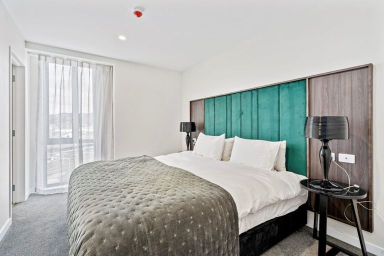 Photo of property in Proximity Apartment Hotel, 902/172 Thorndon Quay, Pipitea, Wellington, 6011