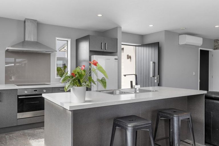 Photo of property in 17 Westhaven Grove, Takaro, Palmerston North, 4412