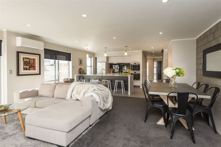 Photo of property in 142 Holly Road, St Albans, Christchurch, 8014