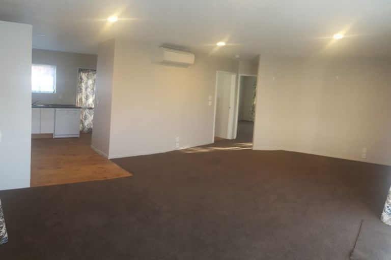 Photo of property in 9 Essex Street, Te Atatu South, Auckland, 0610