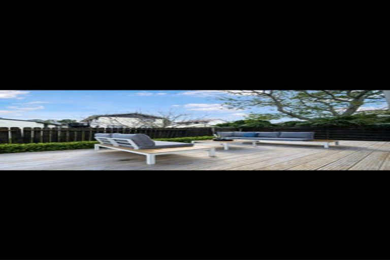 Photo of property in 1/14 Moxham Grove, Massey, Auckland, 0614