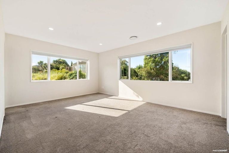 Photo of property in 11a Kaihu Street, Northcote, Auckland, 0627
