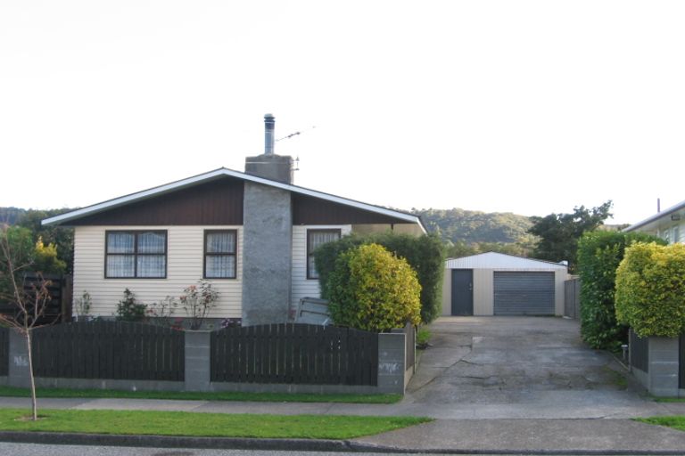 Photo of property in 9 Mataura Grove, Wainuiomata, Lower Hutt, 5014
