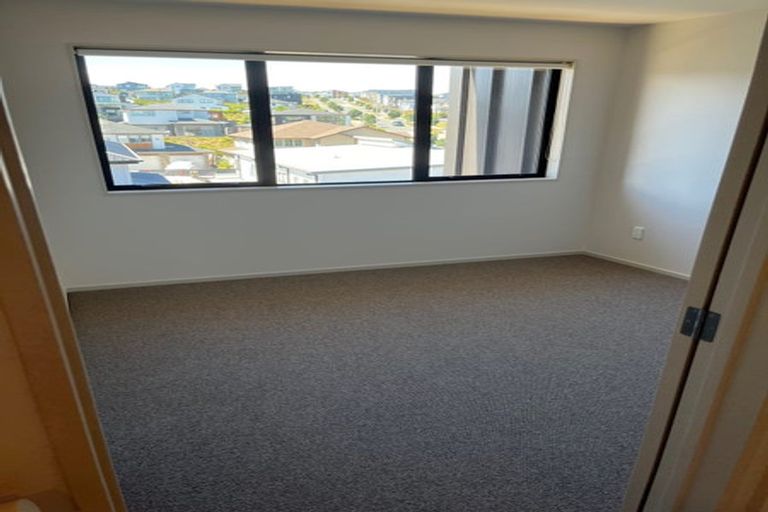 Photo of property in 11 Longshore Drive, Long Bay, Auckland, 0630