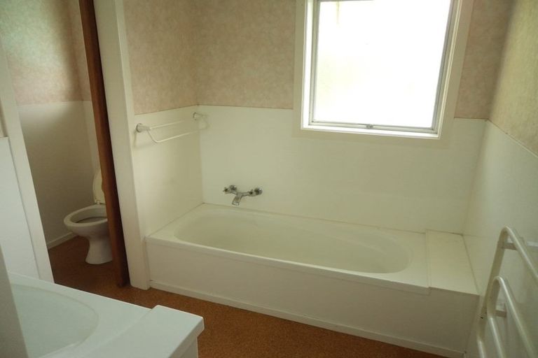 Photo of property in 16 Mclaren Place, Chedworth, Hamilton, 3210