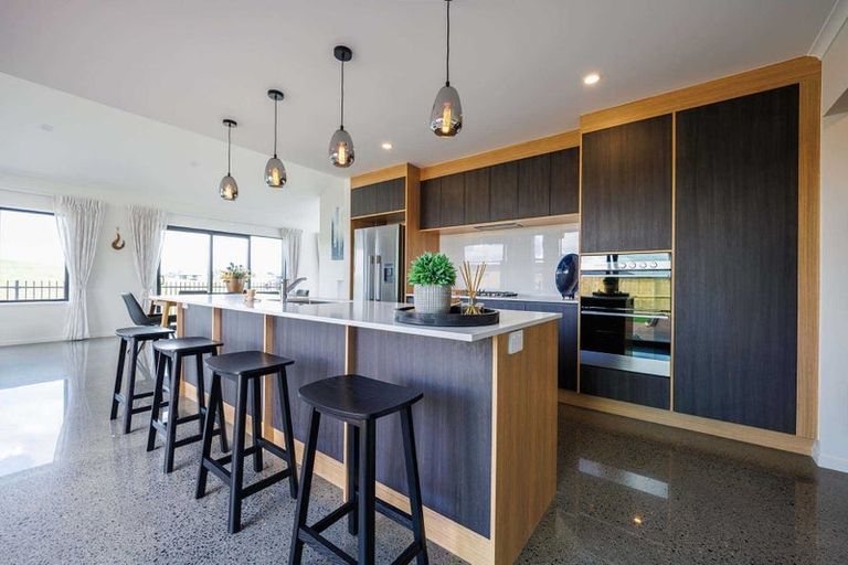 Photo of property in 32 Te Piriti Road, One Tree Point, 0118