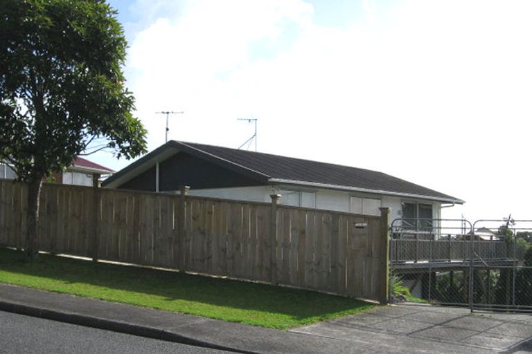 Photo of property in 12 Beauchamp Drive, Massey, Auckland, 0614